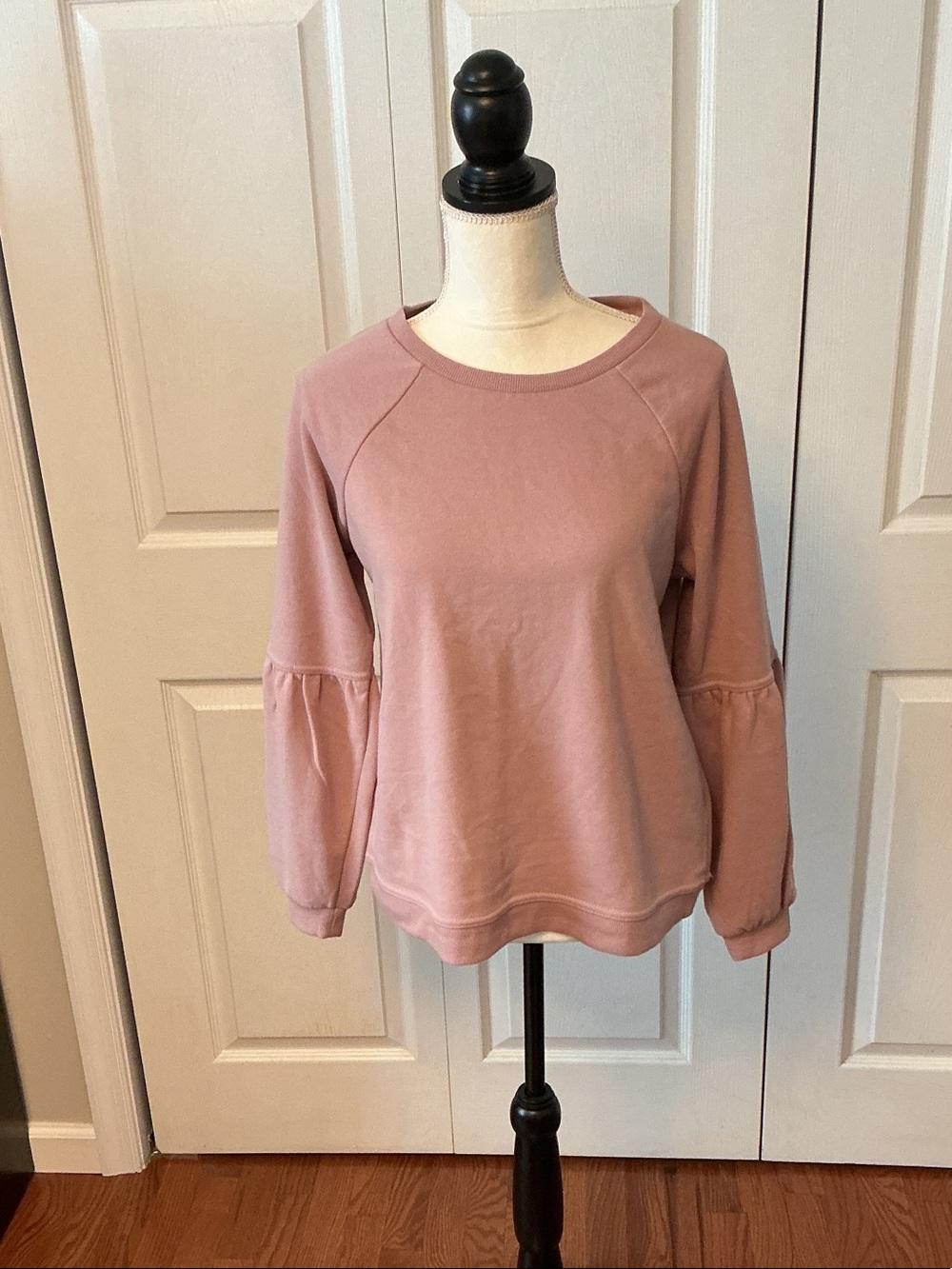 Cable & Gauge Dusty Mauve Puff-Sleeve Sweatshirt